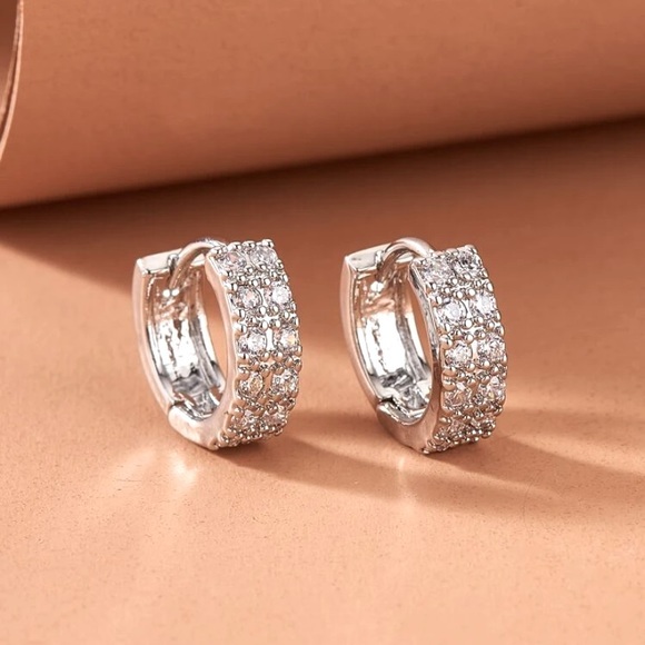 mam262 Jewelry - Silver Huggie Hoop Earrings